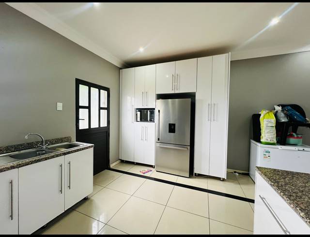 3 BEDROOM HOUSE FOR SALE IN CASTLEHILL